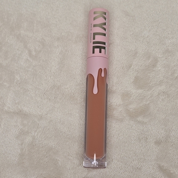 Kylie Cosmetics On Brand (Peachy Nude) Matte Liquid Lipstick - Picture 2 of 10